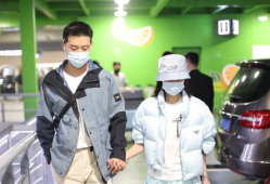 窦骁何超莲吃瓜娱乐圈,娱乐圈瓜田再起波澜